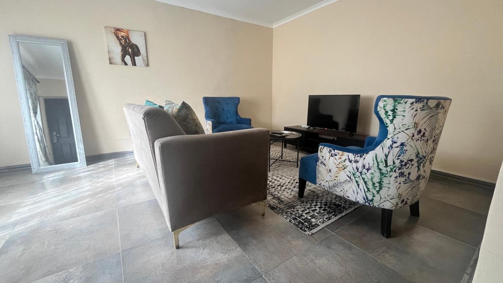 Stylish Self Catering Unit In Maseru Cbd Exterior photo